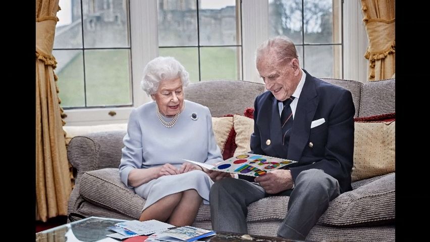 Video: Britský královský pár oslavil výročí, žije spolu 73 let